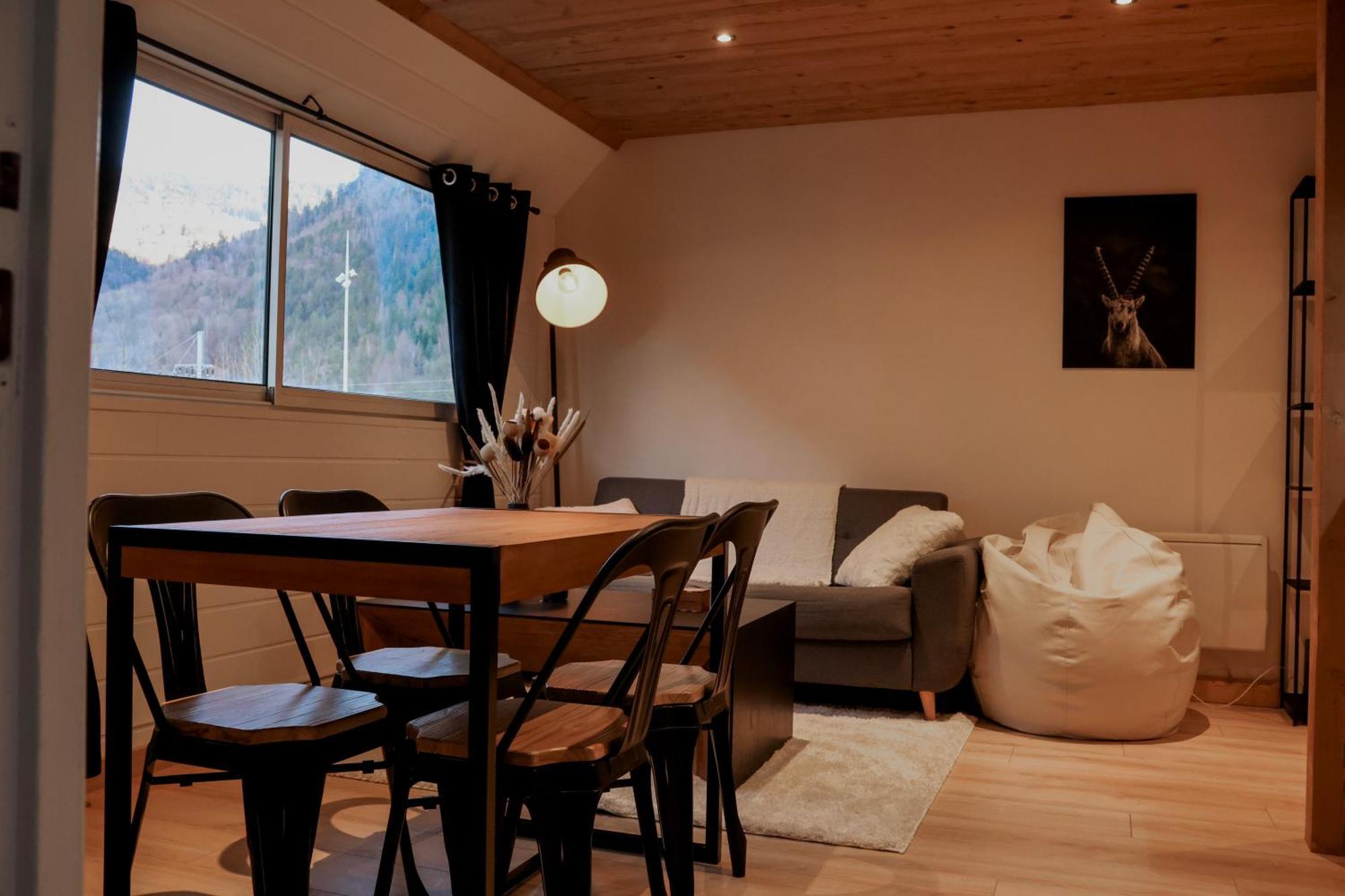 Ambiance Montagne, A Deux Pas De La Gare Lägenhet Cluses Exteriör bild